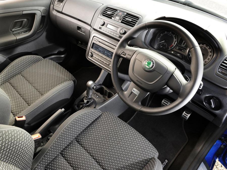  Skoda Fabia RS 2010 года  (UK) (фото 3 из 30)